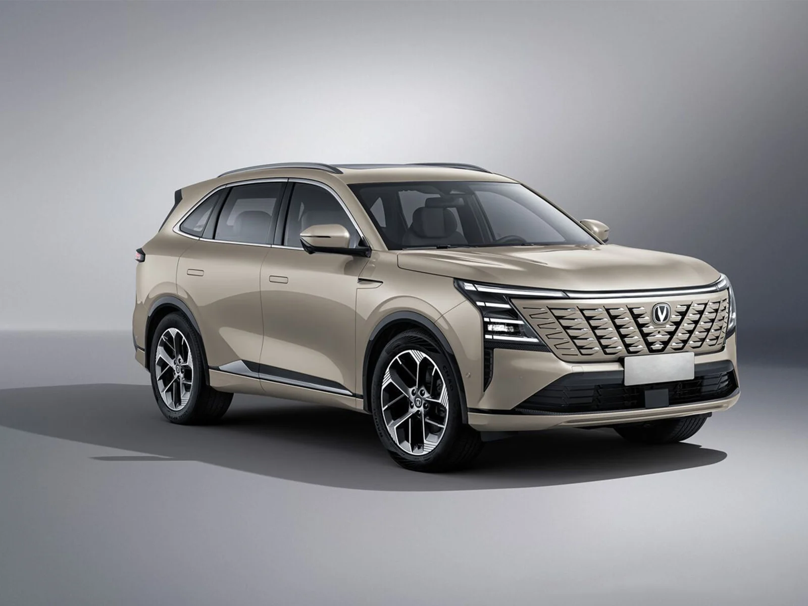 Later Changan CS75 PLUS reference in champagne, shown separately from the original CS75